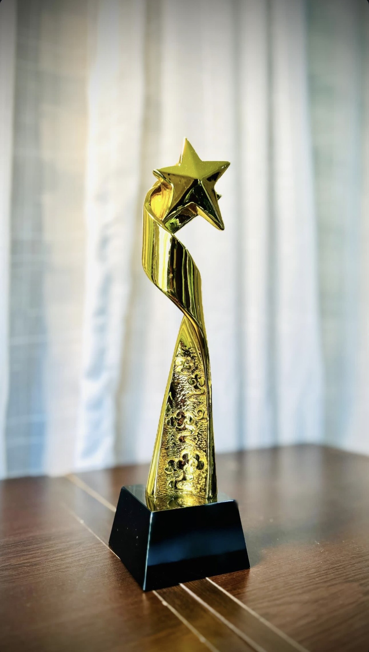 Trophée étoile torsadée