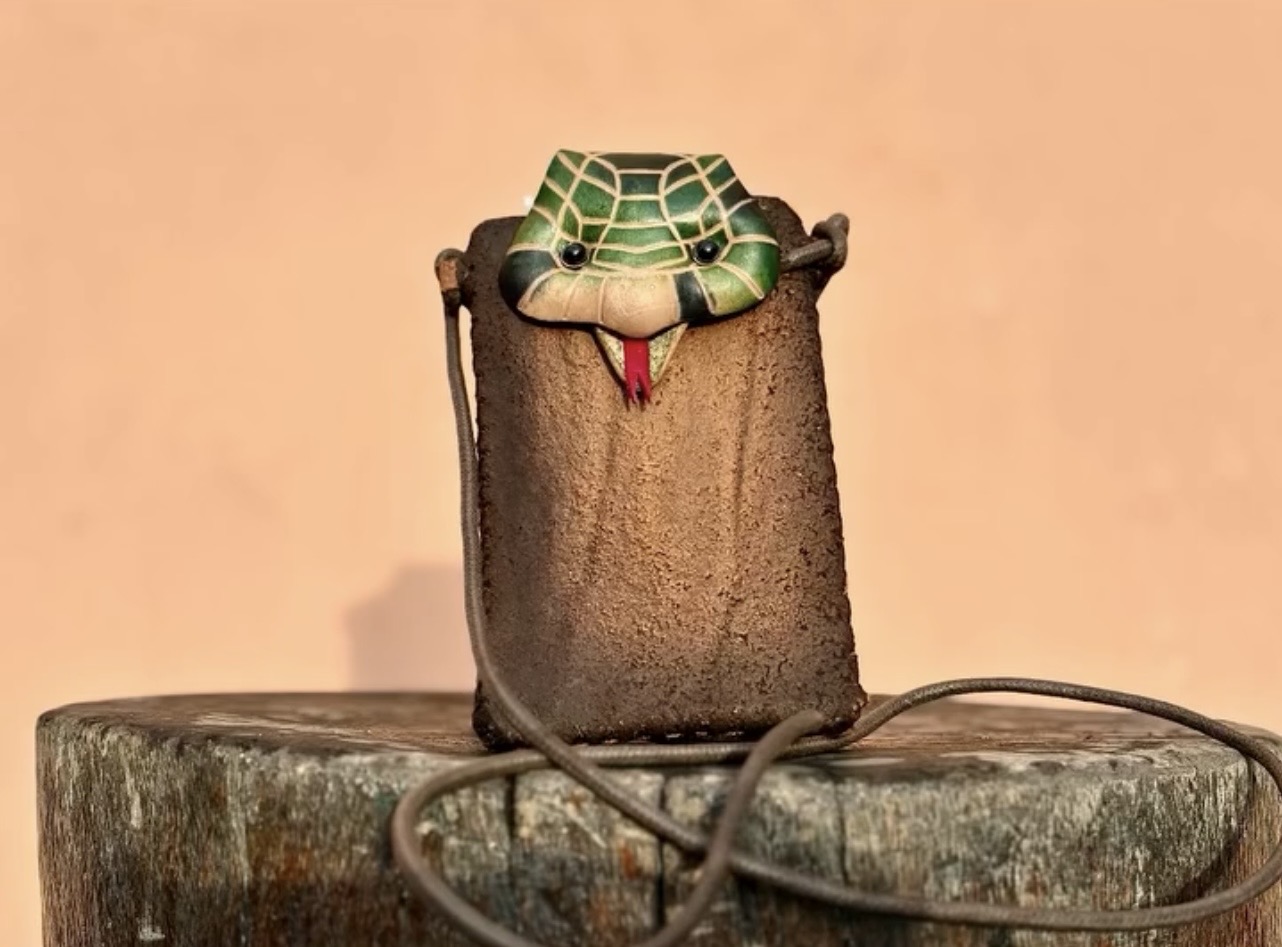 Pochette bandoulière tête de serpent