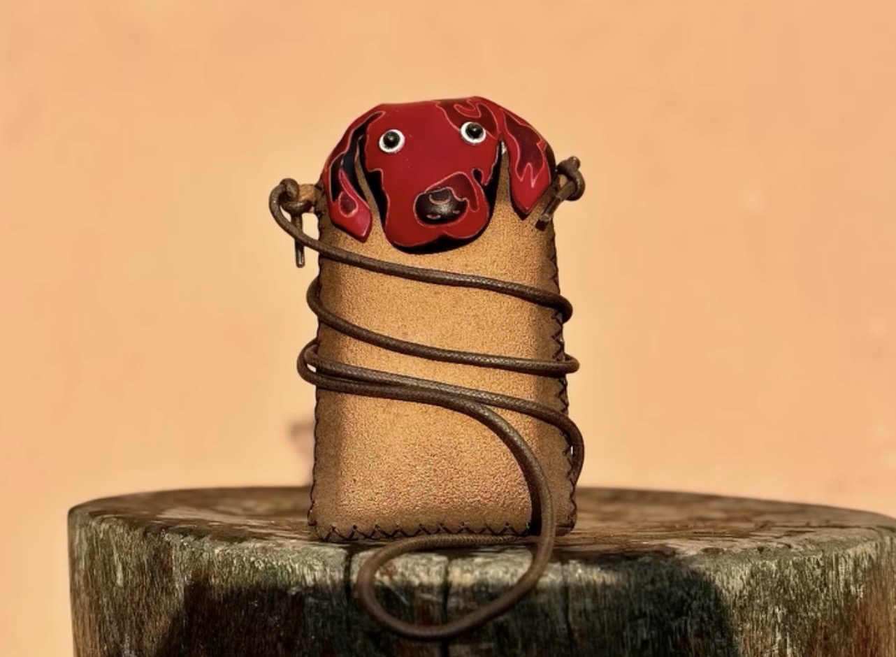 Étui motif chien rouge
